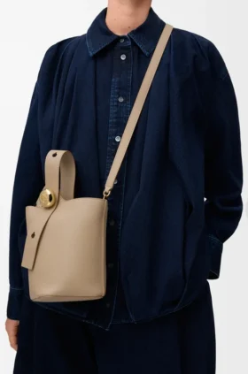 Mini borsa a secchiello Pebble in morbida pelle di vitello martellata