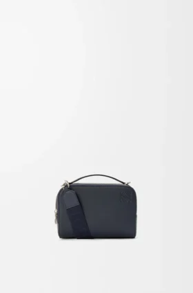 Mini borsa a tracolla per fotocamera in morbida pelle di vitello martellata