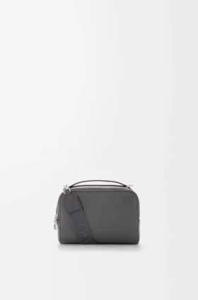Mini borsa a tracolla per fotocamera in morbida pelle di vitello martellata