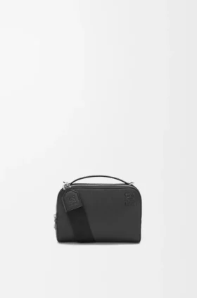 Mini borsa a tracolla per fotocamera in morbida pelle di vitello martellata