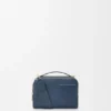 Mini borsa a tracolla per fotocamera in pelle di vitello satinata