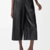 Pantaloni cropped in pelle di agnello nappa