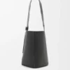 Pebble Bucket grande in morbida pelle di vitello martellata