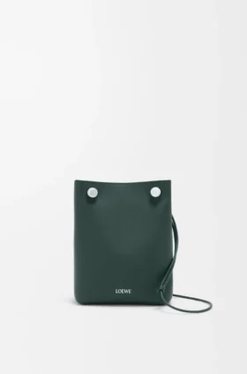 Pochette Pebble in pelle di vitello liscia
