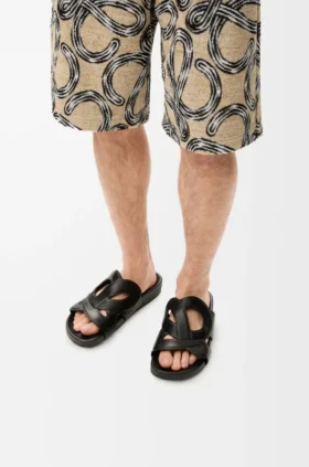 Sandalo Ease Monogram in pelle di vitello conciata al vegetale
