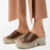 Sandalo espadrilla con plateau a forma di petalo in pelle di vitello conciata al vegetale