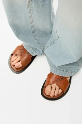 Sandalo Flex con intreccio in pelle di vitello conciata al vegetale