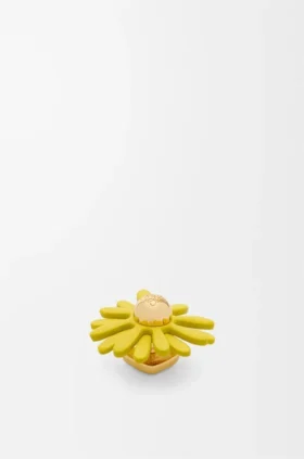 Spilla a forma di cappello a fiore in pelle di vitello