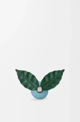 Spilla a forma di fiore in pelle di vitello classica